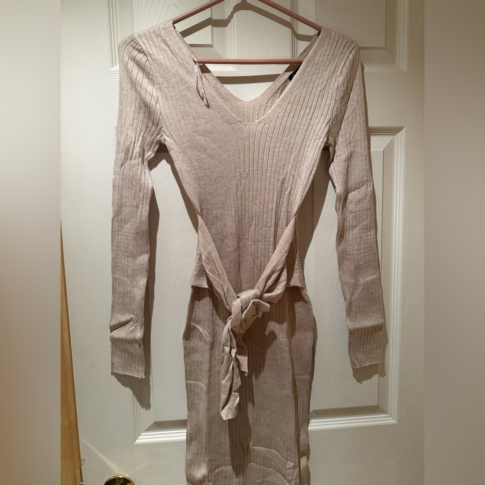 Fashion Nova beige sweater dress
New w/o tags